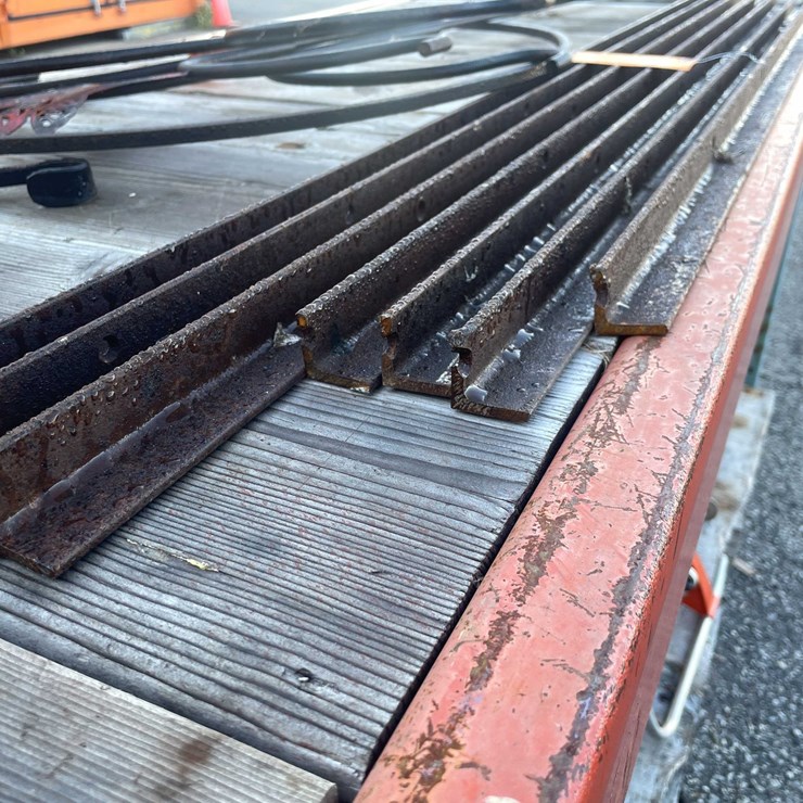 #4091 • 1-1/4" Angle Steel (04)