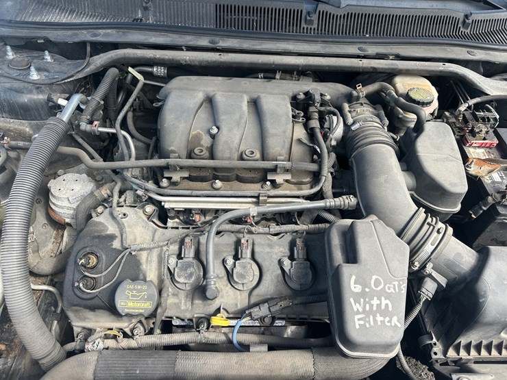 #2642-•-2013-ford-taurus-sedan-image-35