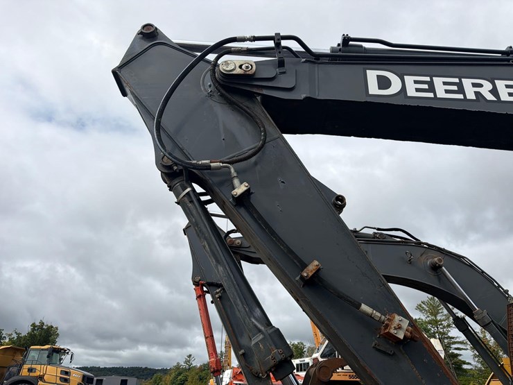 deere-225d-lc-image-18
