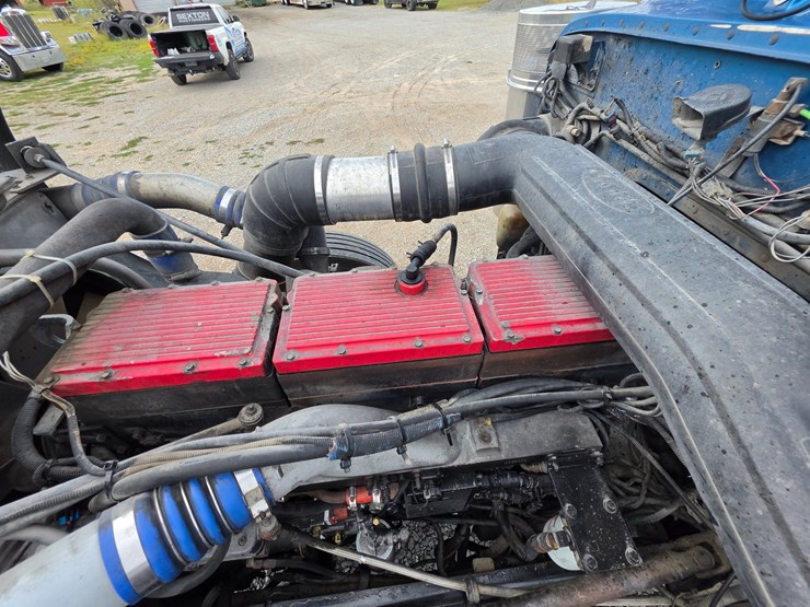 2005-peterbilt-379-image-37