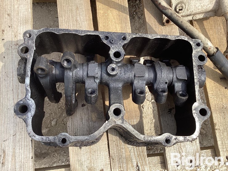 cummins-small-cam-rocker-box-image-10