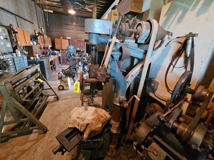 #8710-•-royersford-milling-machine-image-3