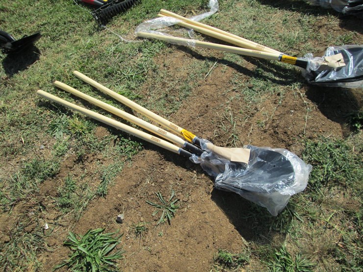#50162-•-lot-of-(3)-unused-valley-wood-handle-point-shovels-inv#50162-image-1