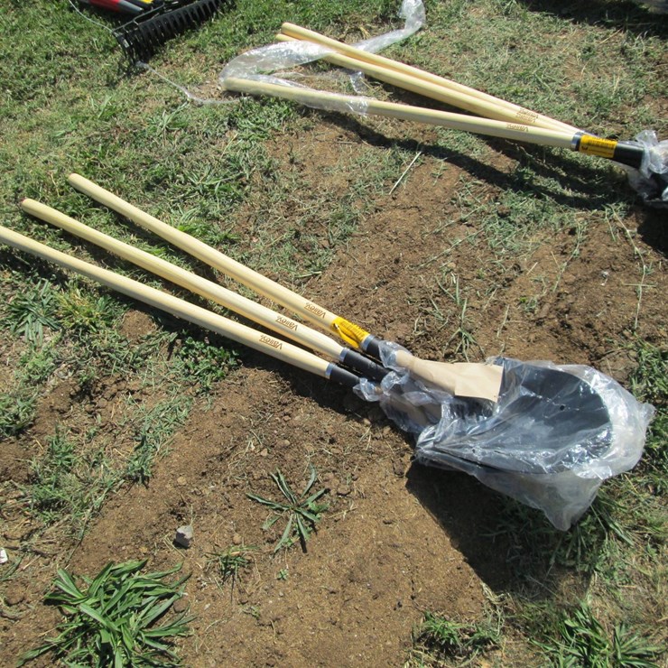 #50162 • Lot of (3) Unused Valley Wood Handle Point Shovels INV#50162