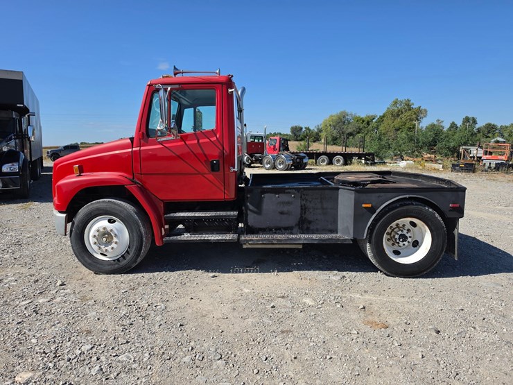 1997-freightliner-fl70-image-7