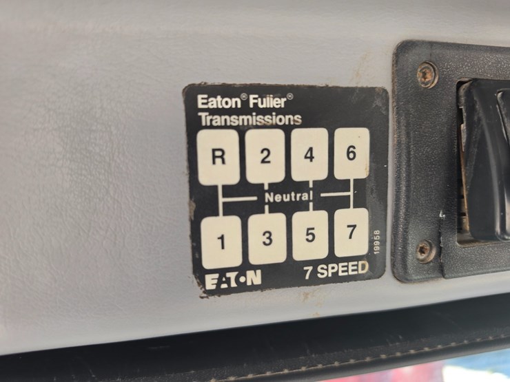 1997-freightliner-fl70-image-69