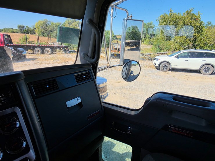 2018-kenworth-t800-image-66