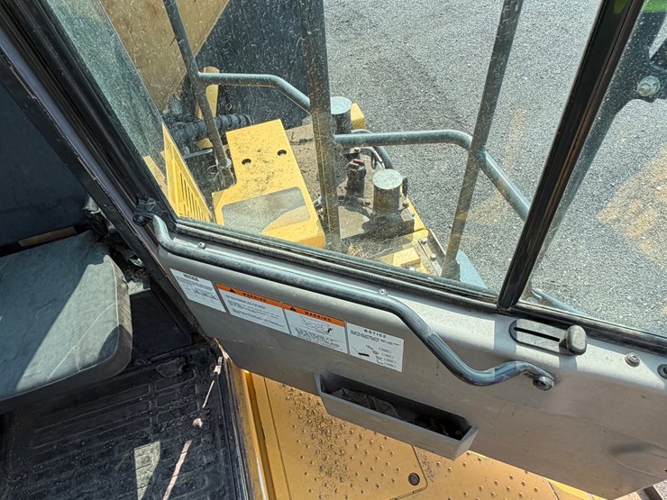 2016-komatsu-hm400-5-image-117