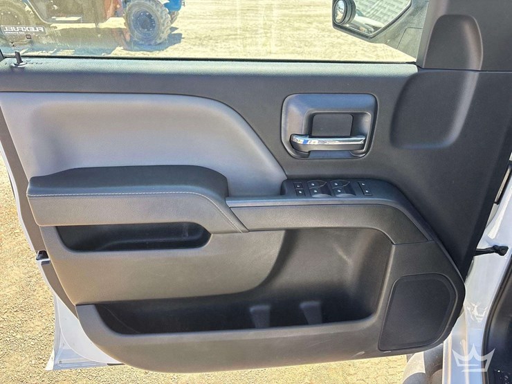 2014-chevrolet-silverado-crew-cab-pickup-truck-image-11