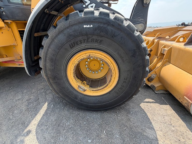 2019-deere-744k-image-88