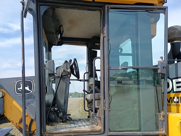 2008-deere-670d-image-73