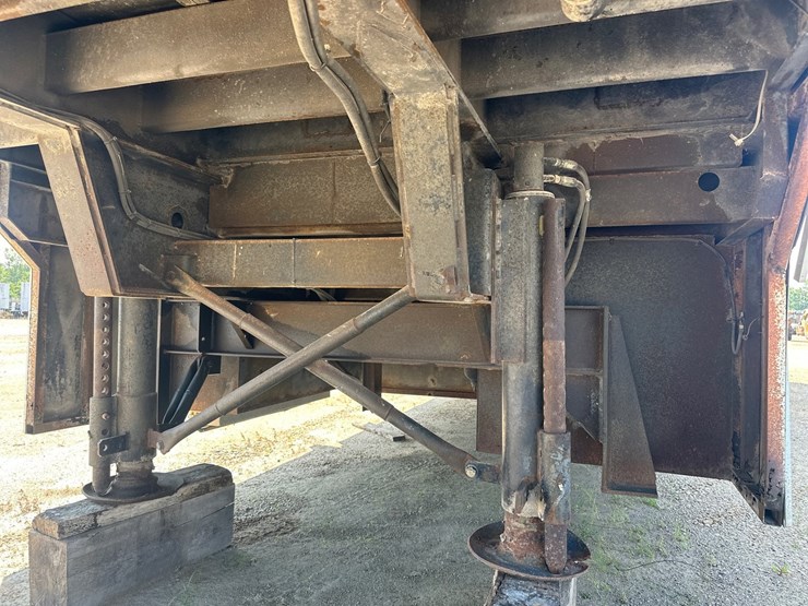 #2489-•-1990-calumet-mmt449l-lab-trailer-image-13