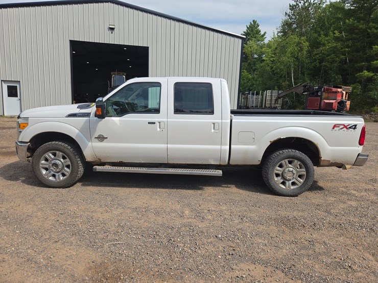 2013-ford-f250-lariat-image-2