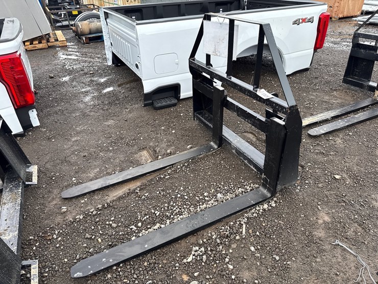 #6018-•-48"-skid-steer-pallet-forks-image-1
