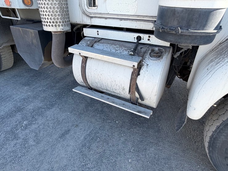 #2532-•-kenworth-w928-tandem-axle-dump-truck-image-21