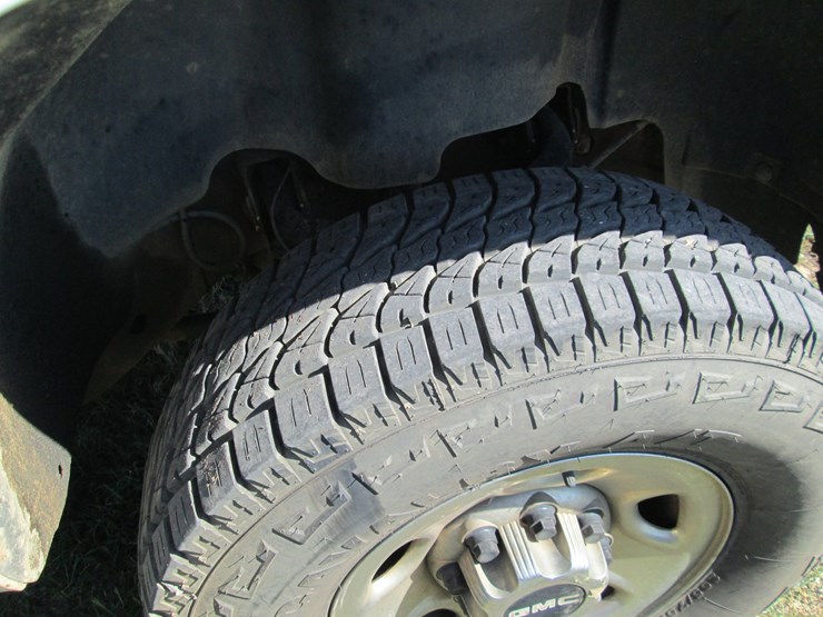 2009-gmc-2500hd-image-19