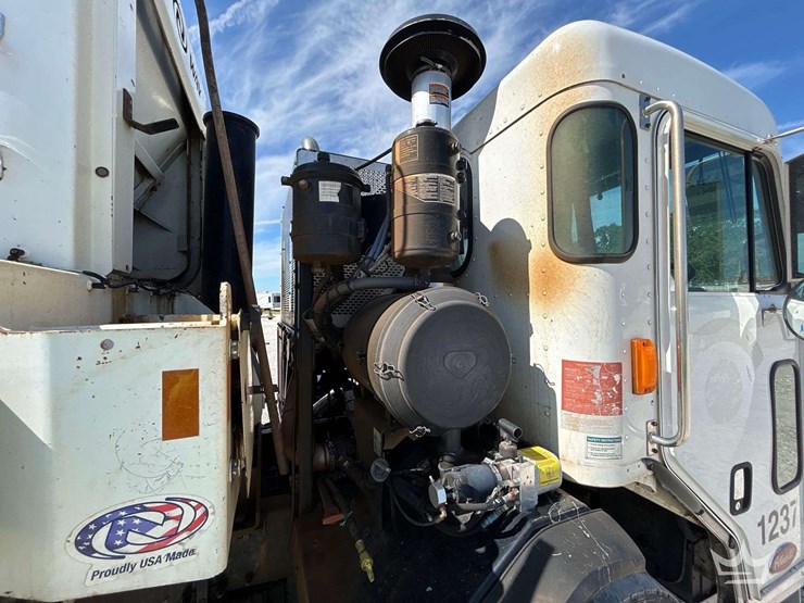 2017-peterbilt-520-image-16