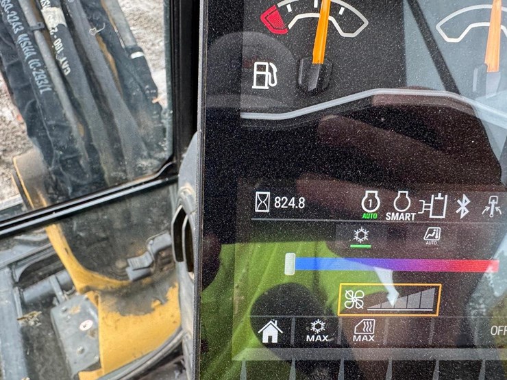 2022-caterpillar-305cr-image-25