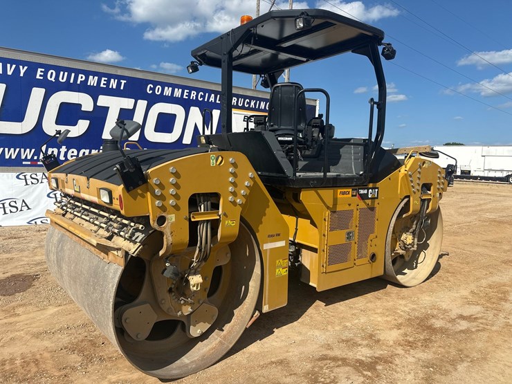 2018-caterpillar-cb64b-image-5