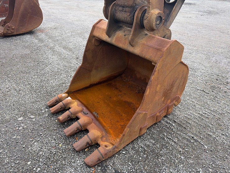 deere-200d-lc-image-16