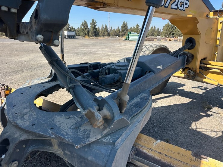 2013-deere-872gp-image-31