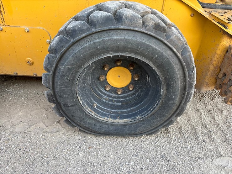 2021-deere-330g-image-51