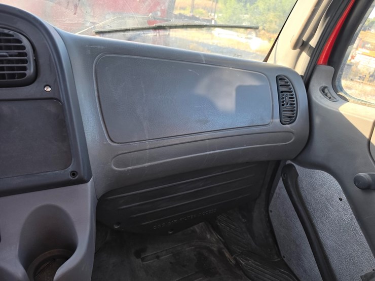 2006-freightliner-m2-106-image-56