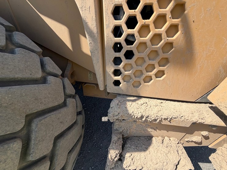 2015-caterpillar-950m-image-34