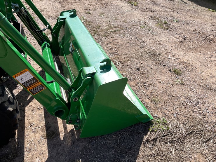 2025-john-deere-2025r-image-28