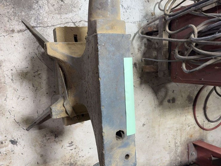large-anvil-on-stand-30-1/2"l-x-5"w-image-5