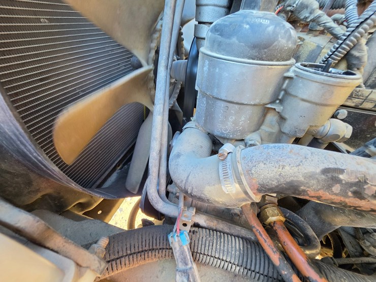 2006-freightliner-m2-106-image-30