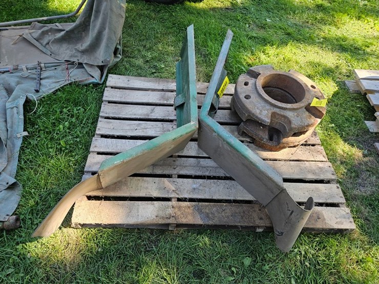#8748-•-john-deere-front-fenders-image-1
