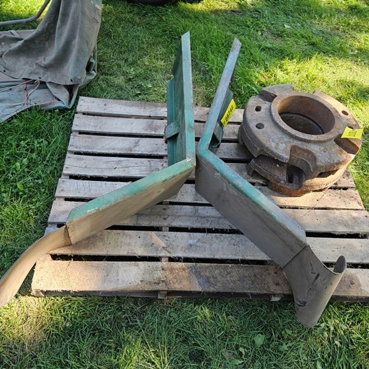 #8748 • John Deere Front Fenders