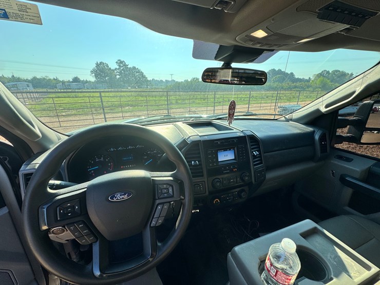 2020-ford-f250-xl-image-17