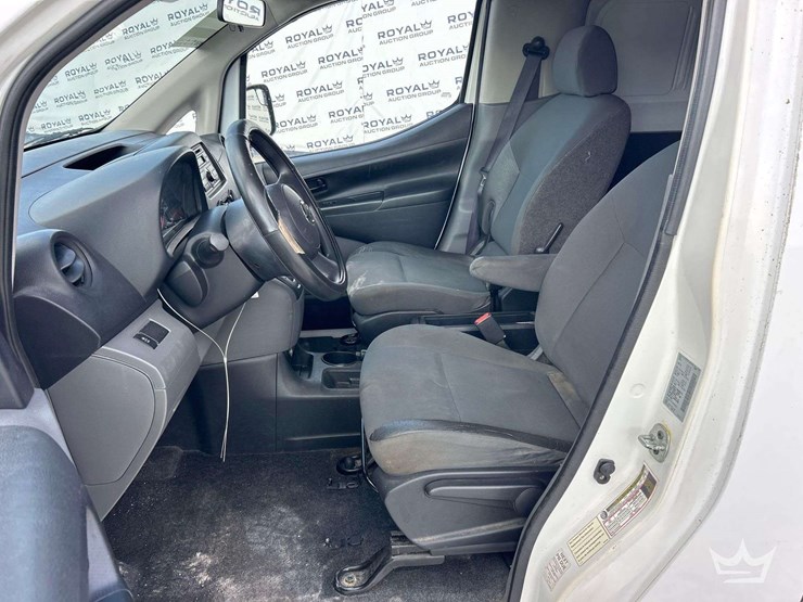 2014-nissan-nv200-image-12