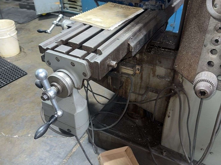 republic--lagun-model:-ftv-2s-turret-milling-machine-with-heidenhain-control-monitor-image-8