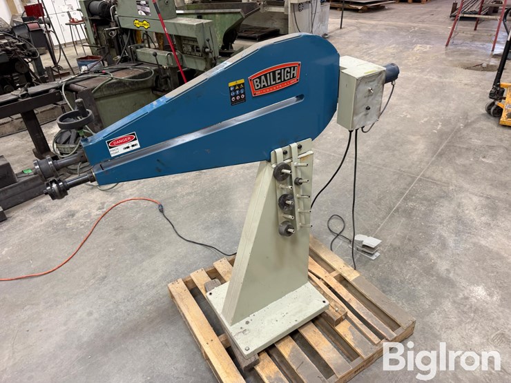 baileigh-br-18e-36-bead-roller-machine-image-3