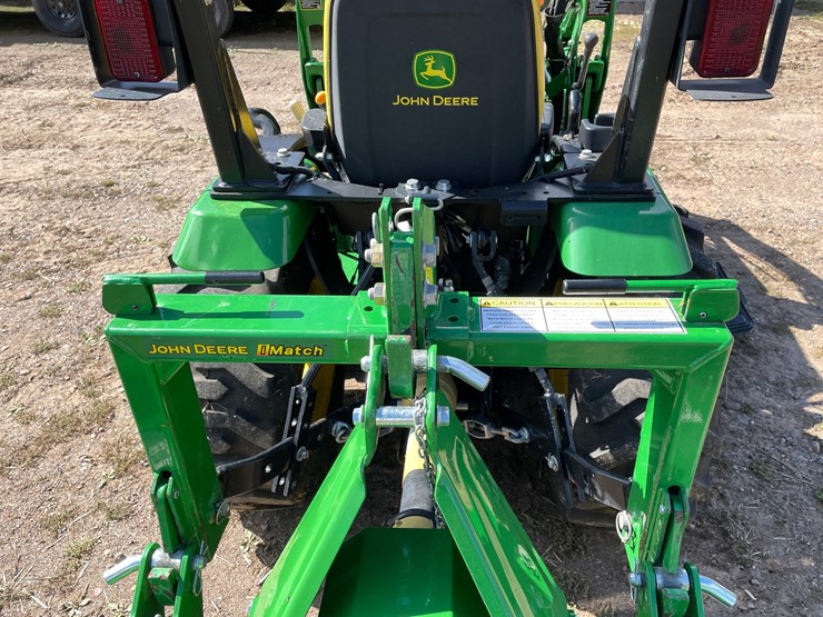 2025-john-deere-2025r-image-15