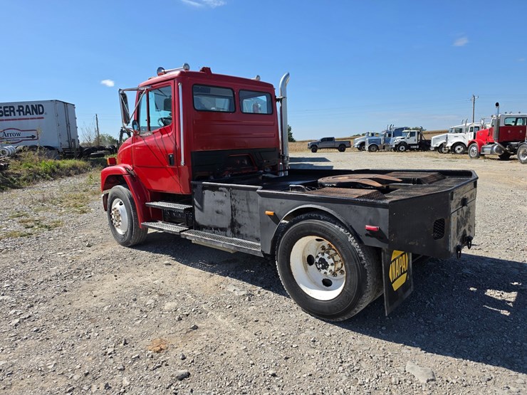 1997-freightliner-fl70-image-10