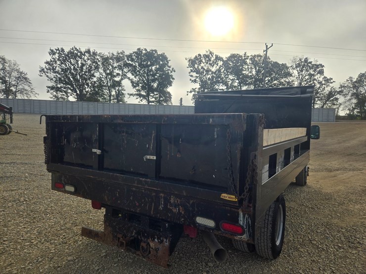 2013-gmc-sierra-3500-image-5