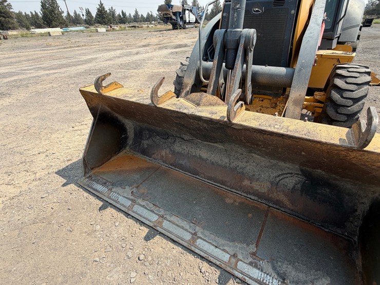 2016-deere-410l-image-15