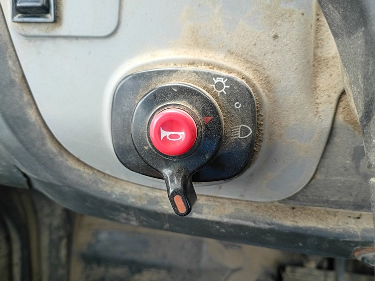 2013-kubota-rtv1100-image-33