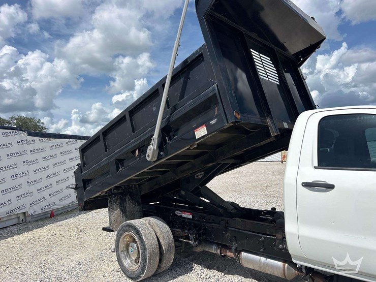 2019-international-cv515-s/a-landscape-dump-truck-image-28