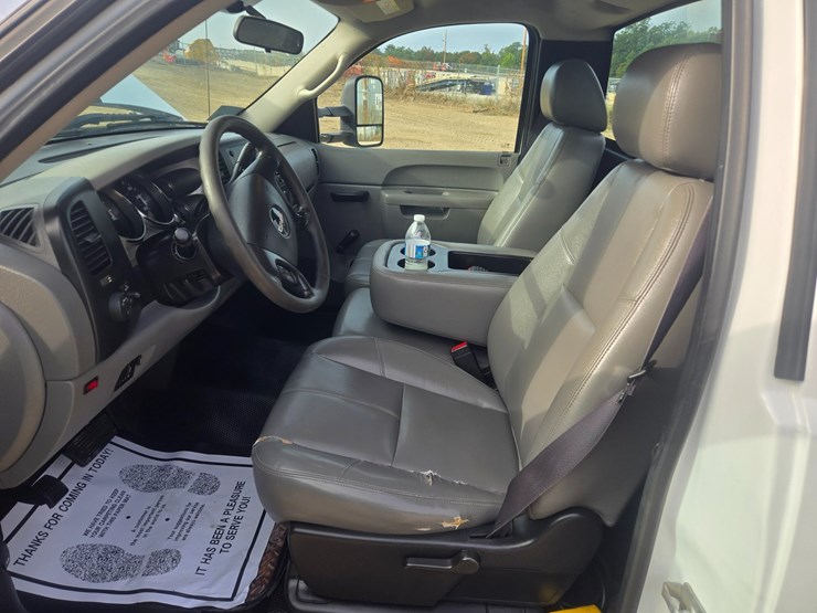 2013-gmc-sierra-3500-image-46