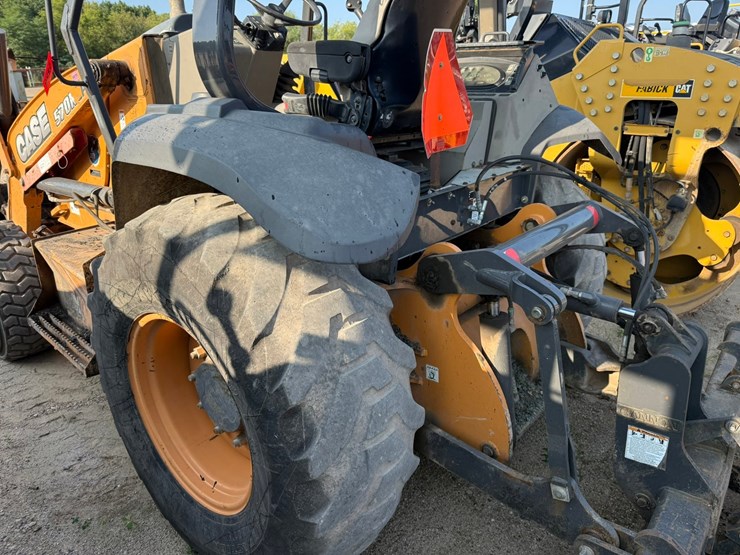 #2486-•-2015-case-570nep-skip-loader-image-30