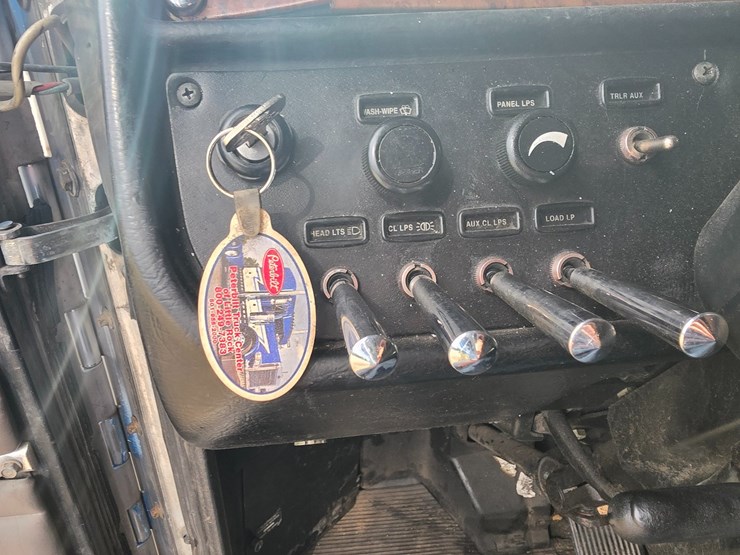 2006-peterbilt-379-image-60