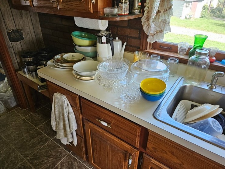 #8001-•-live-on-the-ground-house-hold-items-image-15