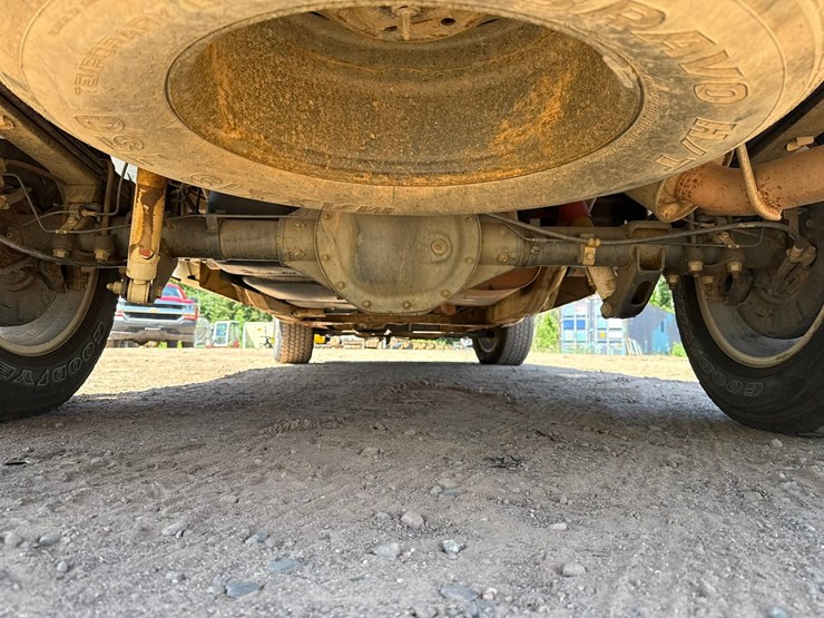 #1395-•-2019-chevrolet-silverado-4x4-pickup-truck-image-25