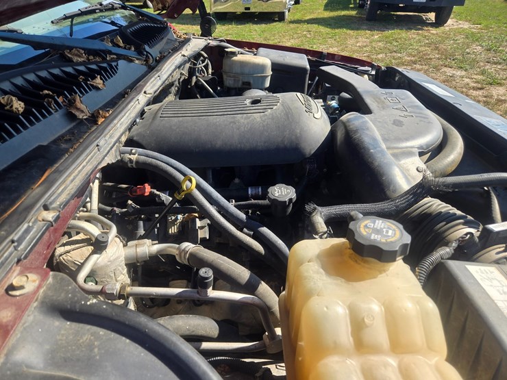 2003-chevrolet-suburban-image-24