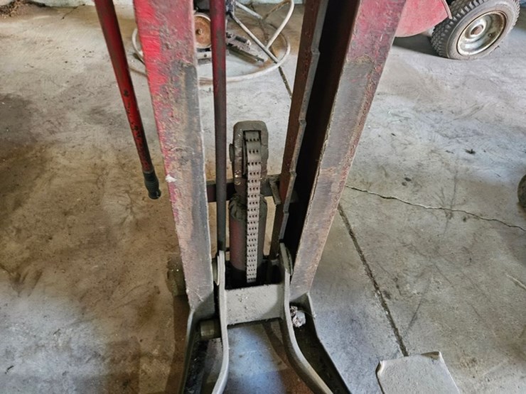 #8770-•-manual-crank-shop-jack-image-8